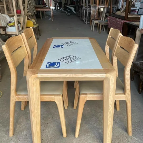 Bộ bàn ăn gỗ Sồi mặt phối đá màu vàng nhạt ghế bọc da 645 44