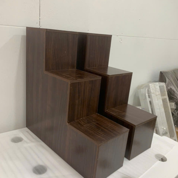 Tam cấp gỗ MDF